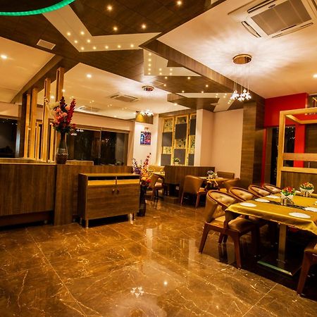Hotel Prabha Palace أحمدناغار المظهر الخارجي الصورة