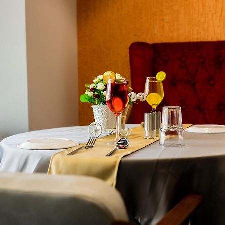 Hotel Prabha Palace أحمدناغار المظهر الخارجي الصورة