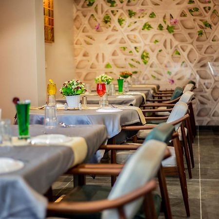 Hotel Prabha Palace أحمدناغار المظهر الخارجي الصورة