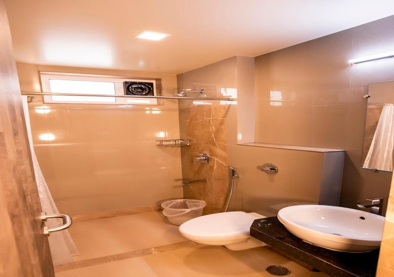 Hotel Prabha Palace أحمدناغار المظهر الخارجي الصورة