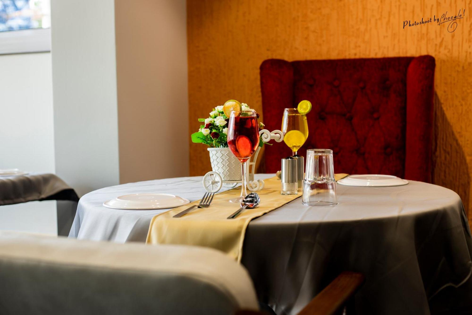 Hotel Prabha Palace أحمدناغار المظهر الخارجي الصورة