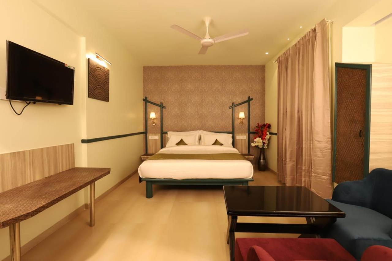 Hotel Prabha Palace أحمدناغار المظهر الخارجي الصورة