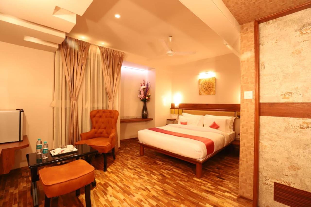 Hotel Prabha Palace أحمدناغار المظهر الخارجي الصورة