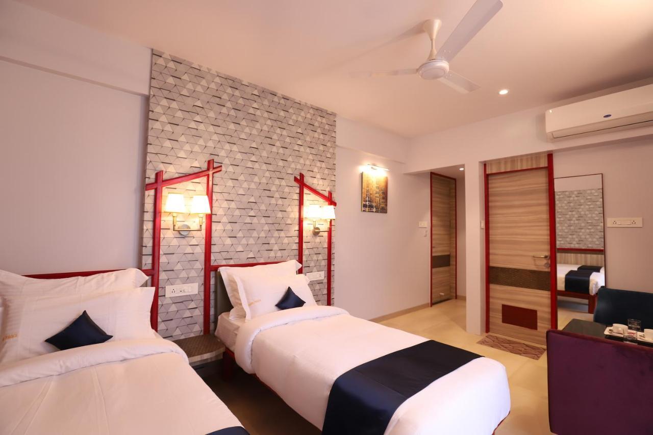 Hotel Prabha Palace أحمدناغار المظهر الخارجي الصورة