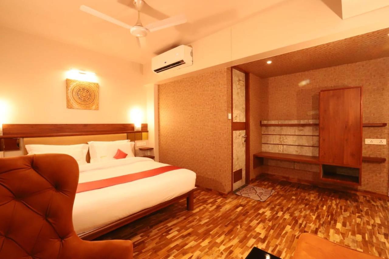 Hotel Prabha Palace أحمدناغار المظهر الخارجي الصورة