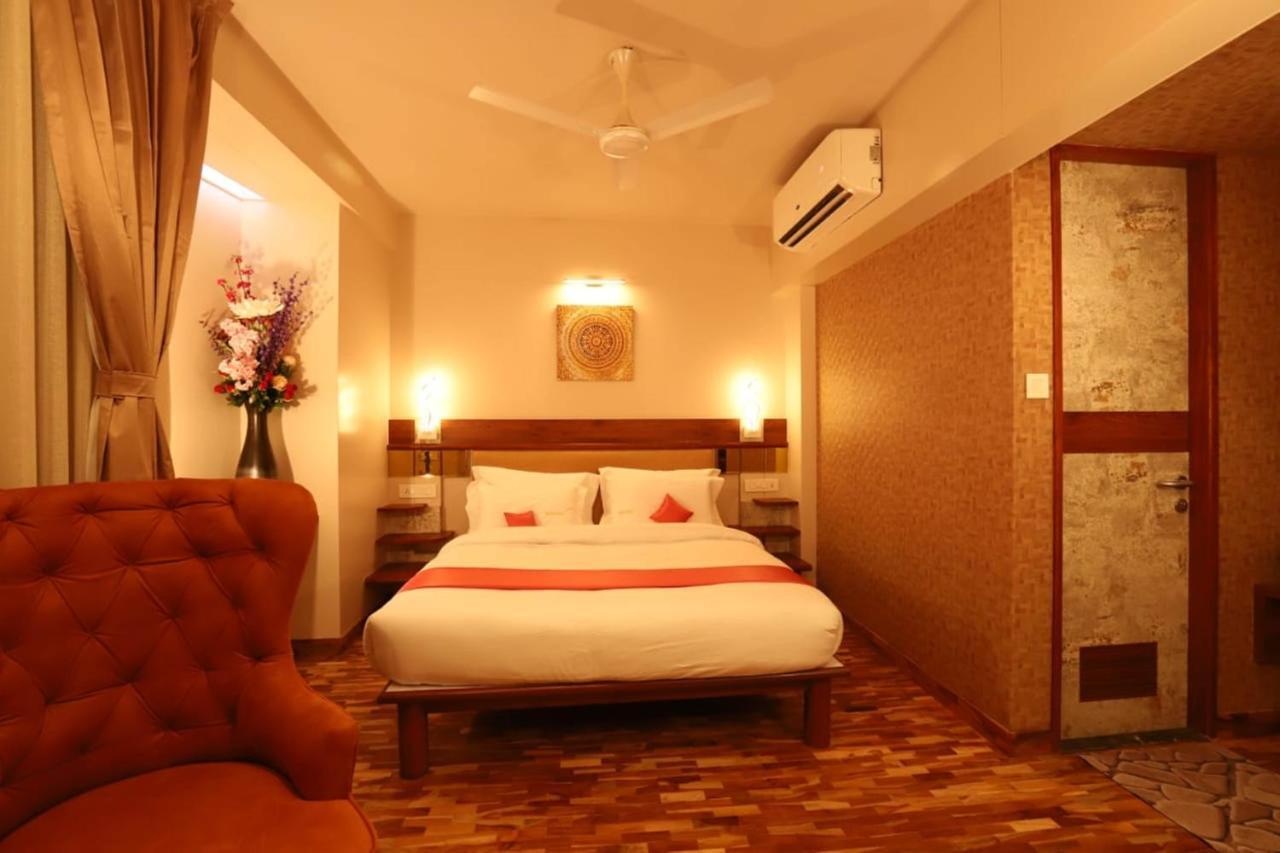 Hotel Prabha Palace أحمدناغار المظهر الخارجي الصورة