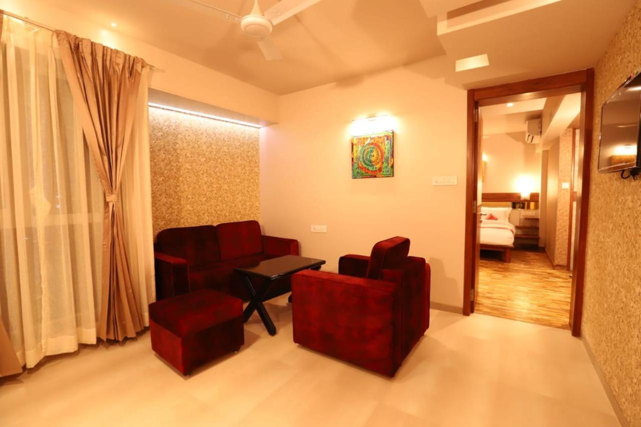 Hotel Prabha Palace أحمدناغار المظهر الخارجي الصورة