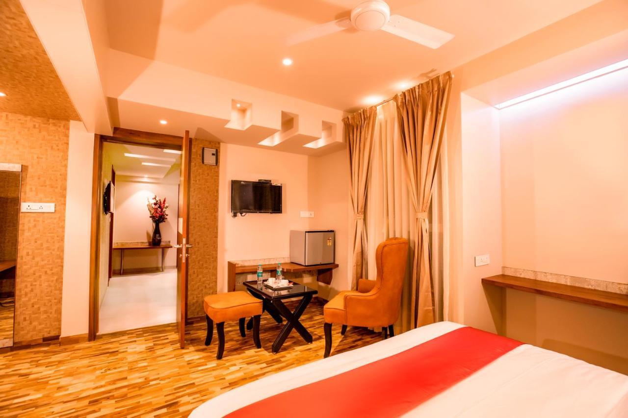 Hotel Prabha Palace أحمدناغار المظهر الخارجي الصورة